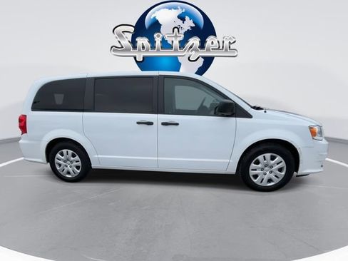 Used 2019 Dodge Grand Caravan SE w/ UConnect Hands-Free Group image 10
