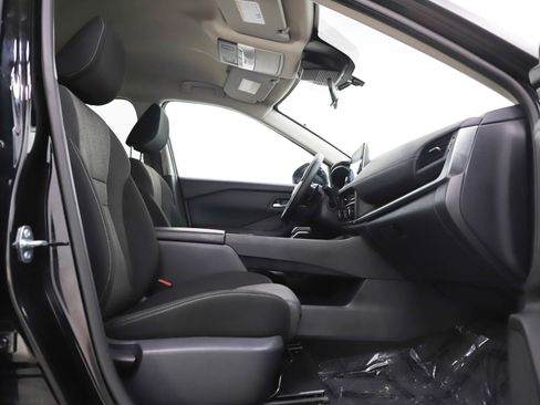 Used 2025 Nissan Rogue SV image 11