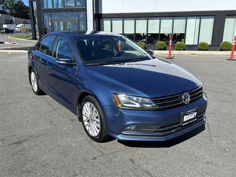 Used 2016 Volkswagen Jetta SEL w/ Lighting Package image 2