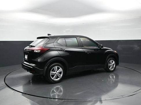 Used 2025 Nissan Kicks Play S w/ Interior Electronics Package FWD image 7