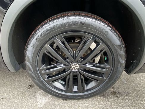 Used 2022 Volkswagen Tiguan SE R-Line image 12
