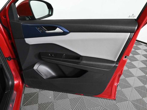 Certified 2022 Volkswagen Taos SE FWD image 11