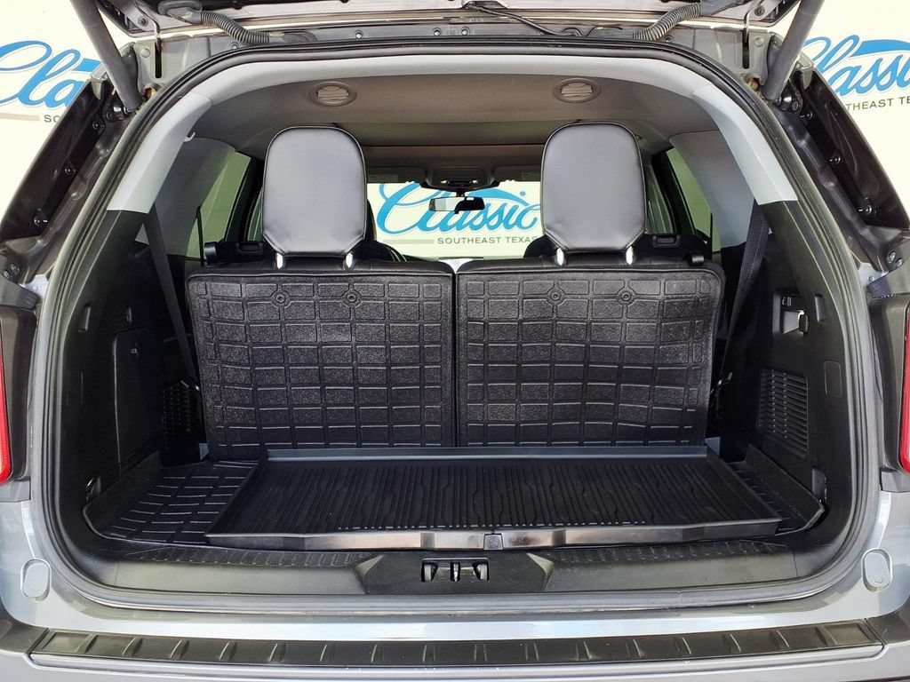 Used 2023 Ford Explorer XLT w/ Equipment Group 202A AWD/4WD image 10