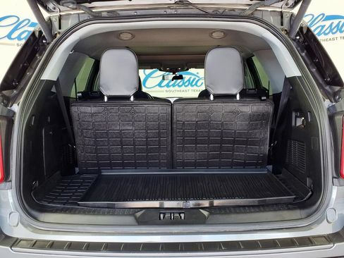 Used 2023 Ford Explorer XLT w/ Equipment Group 202A AWD/4WD image 10
