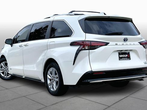 Used 2021 Toyota Sienna Limited image 11