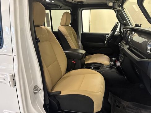 Used 2021 Jeep Wrangler Unlimited Sahara AWD/4WD image 31