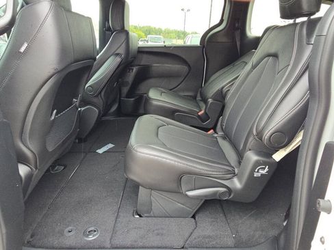 New 2026 Chrysler Voyager LX image 17