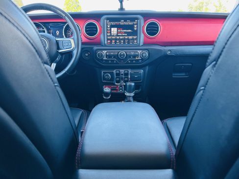 Used 2020 Jeep Gladiator Rubicon AWD/4WD image 22