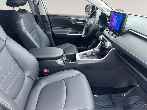 Used 2025 Toyota RAV4 XLE Premium image 15