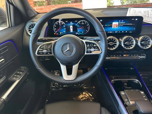 Certified 2022 Mercedes-Benz GLB 250 4MATIC image 17