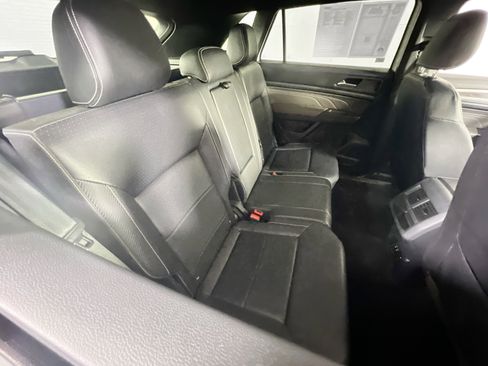 Used 2023 Volkswagen Atlas Cross Sport SE image 25