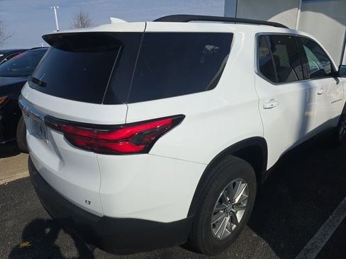 Used 2023 Chevrolet Traverse LT image 3