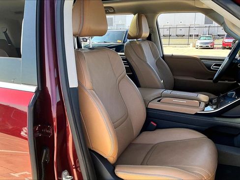 Certified 2025 INFINITI QX80 Luxe image 10