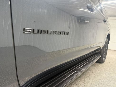 Used 2021 Chevrolet Suburban RST AWD/4WD image 9