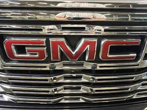 Used 2023 GMC Sierra 1500 Denali w/ Technology Package AWD/4WD image 9