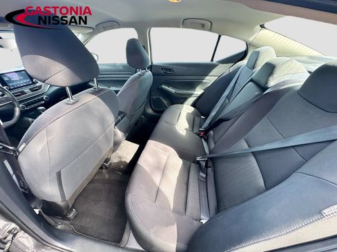 Used 2025 Nissan Altima 2.5 SV FWD image 31