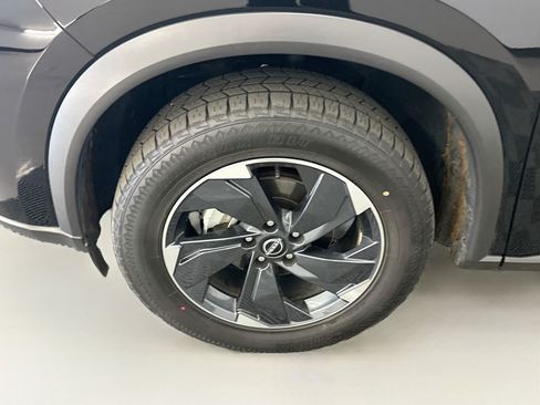 Used 2025 Nissan Rogue SV AWD/4WD image 11
