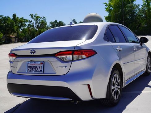 Used 2020 Toyota Corolla LE w/ Carpet Mat Package (TMS) FWD image 9