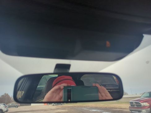 Used 2022 Mitsubishi Outlander SE image 52