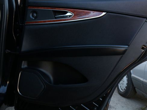 Used 2019 Lincoln Nautilus Reserve image 37