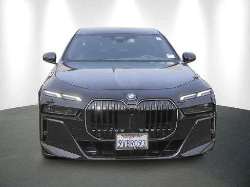 Used 2025 BMW 750e xDrive w/ Premium Package image 2