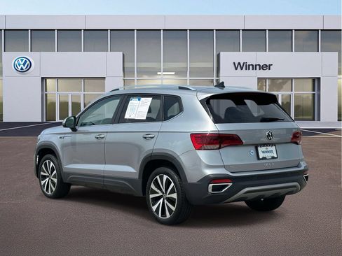 Used 2024 Volkswagen Taos SE FWD image 3