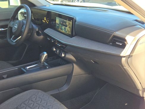 Certified 2025 Nissan Kicks SV image 28