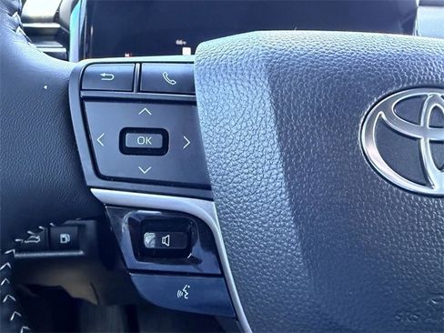 Used 2025 Toyota Camry SE w/ Convenience Package image 31