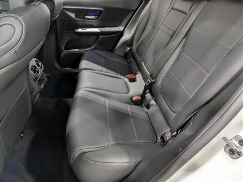 Used 2026 Mercedes-Benz GLC 300 image 18