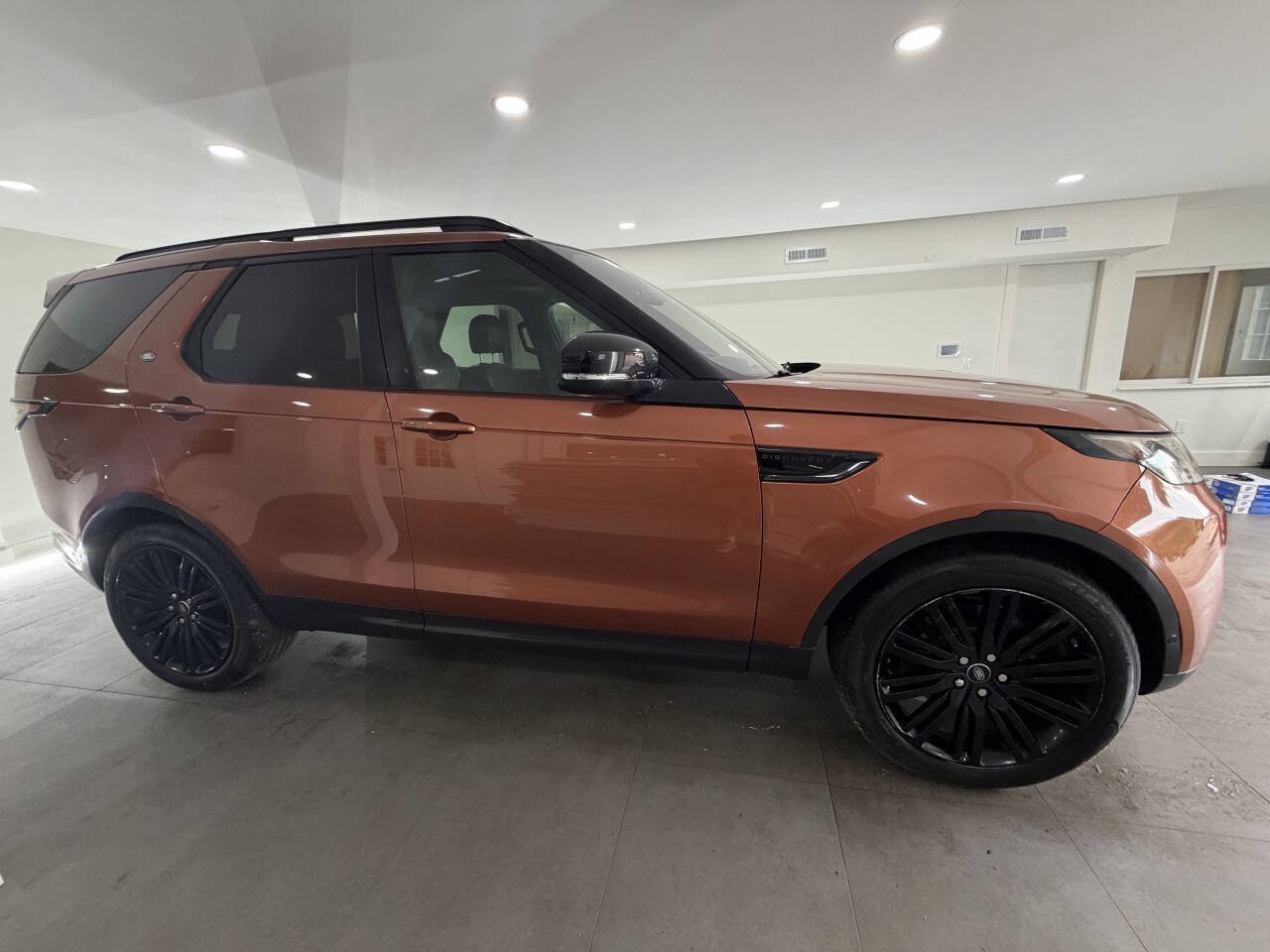 Used 2017 Land Rover Discovery HSE AWD/4WD image 10