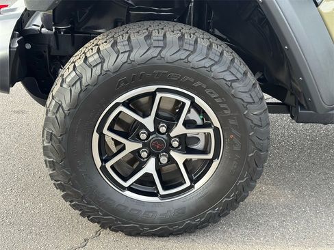 Used 2025 Jeep Wrangler Unlimited Rubicon image 10