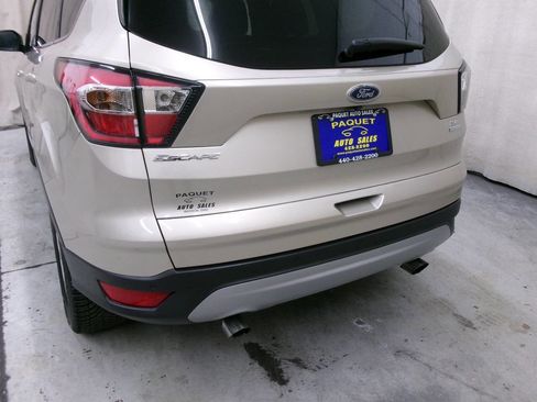 Used 2017 Ford Escape SE w/ Equipment Group 201A image 6