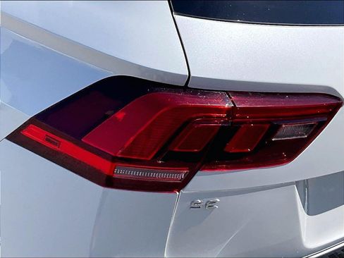 Certified 2023 Volkswagen Tiguan SE R-Line FWD image 27