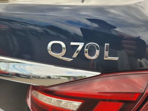 Used 2017 INFINITI Q70 L 3.7 w/ Deluxe Touring Package RWD image 7