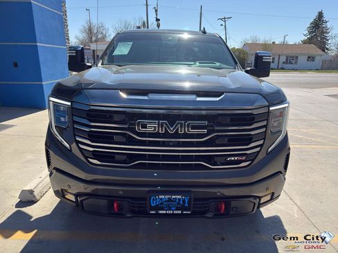 Used 2023 GMC Sierra 1500 AT4 w/ AT4 Premium Package AWD/4WD image 3