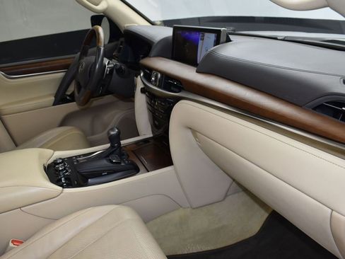 Used 2017 Lexus LX 570 4WD image 26