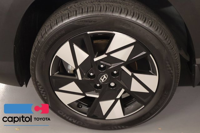 Used 2025 Hyundai Kona SEL AWD/4WD image 7
