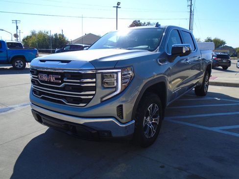 Used 2025 GMC Sierra 1500 SLT image 3