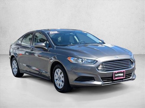 Used 2014 Ford Fusion S FWD image 3