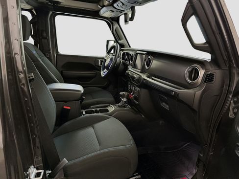 Used 2023 Jeep Wrangler Rubicon w/ Cold Weather Group image 32