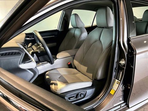 Used 2022 Toyota Camry XLE w/ Carpet Mat Package (TMS) image 8