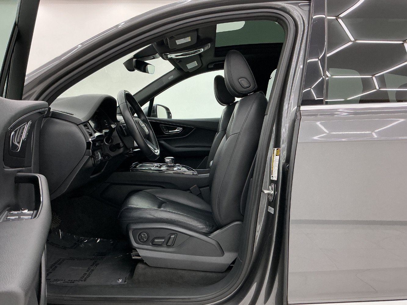 Used 2018 Audi Q7 3.0T Premium Plus w/ Premium Plus Package AWD/4WD image 14