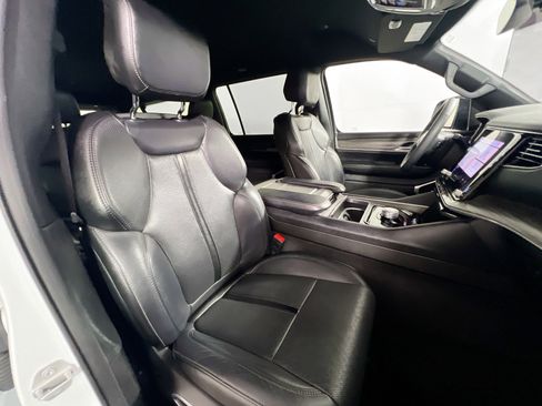 Used 2024 Jeep Wagoneer L Series II w/ Flexible Seating Group image 31