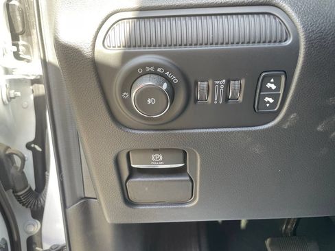 Used 2024 Jeep Wagoneer L Series II w/ Flexible Seating Group RWD image 19