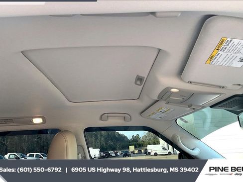 Used 2024 Nissan Armada SL w/ Captain's Chairs Package image 16