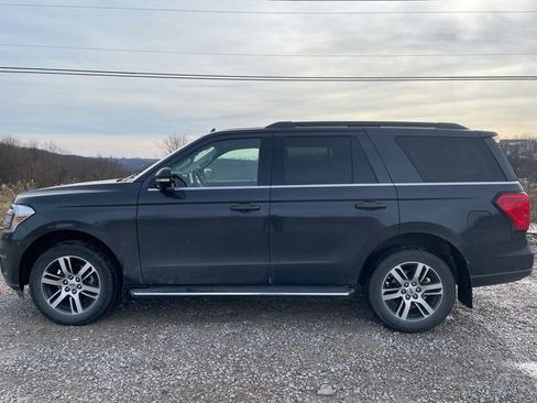 Used 2022 Ford Expedition XLT image 5