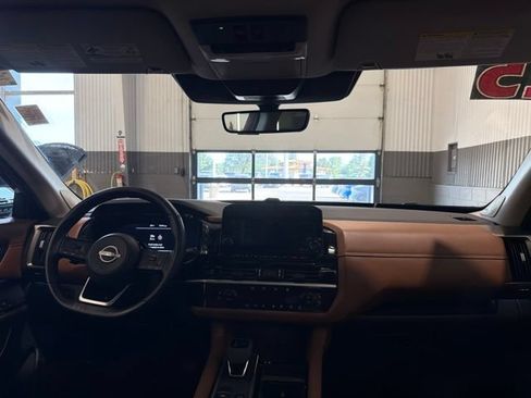 Used 2025 Nissan Pathfinder Platinum w/ Cargo Package AWD/4WD image 16