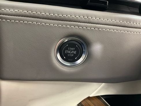 Used 2025 Cadillac Escalade ESV Premium Luxury Platinum AWD/4WD image 21