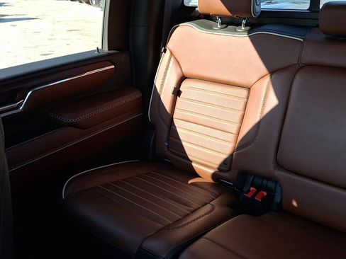 Used 2024 GMC Sierra 2500 Denali Ultimate w/ Snow Plow Prep/Camper Package image 17