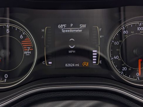 Used 2019 Jeep Cherokee Latitude Plus FWD image 12